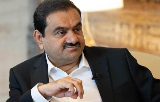 El magnate de la energía solar Gautam Adani y otros acusados ​​de presunto plan de soborno de 250 millones de dólares