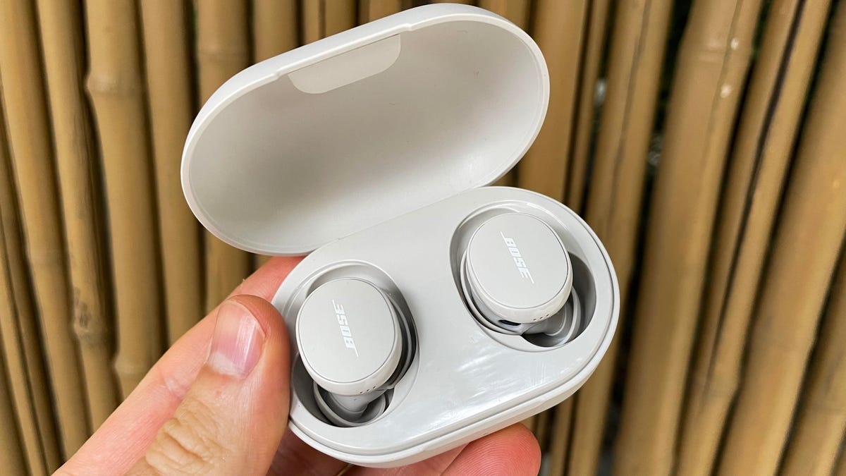 Uno de los mejores auriculares con cancelación de ruido que he probado no es fabricado por Sony ni Apple (y tienen un descuento de $50)