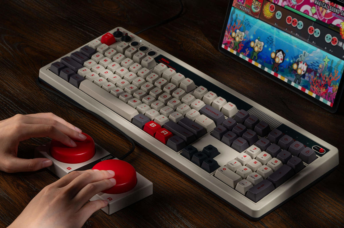 8BitDo tiene una nueva versión del teclado mecánico retro con teclado numérico incorporado