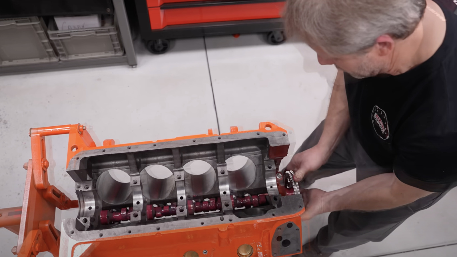 ¿Es más barato comprar un motor armado o construir uno?