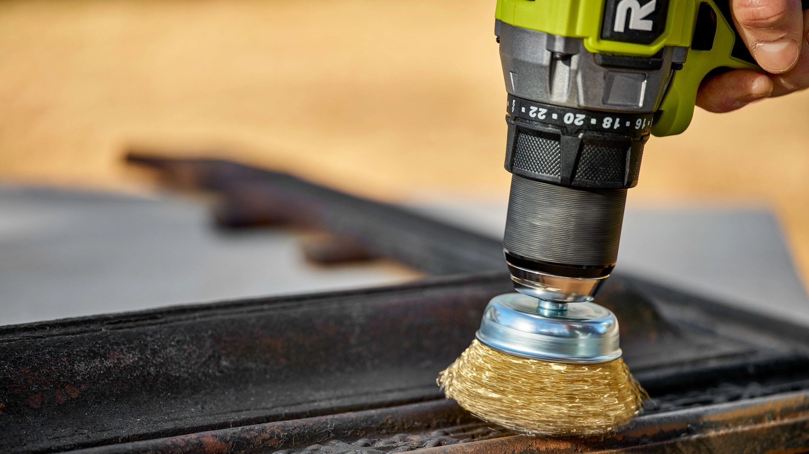 5 accesorios que convertirán tu taladro Ryobi en una potente herramienta de limpieza