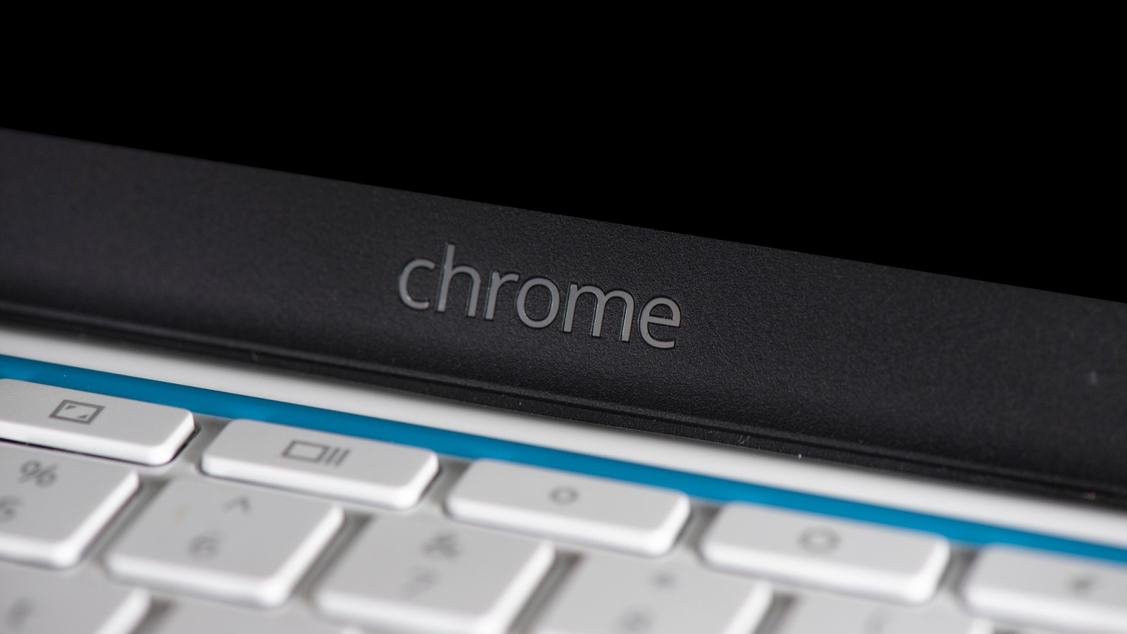 ¿Qué significa «cargador de bajo consumo conectado» en una Chromebook?