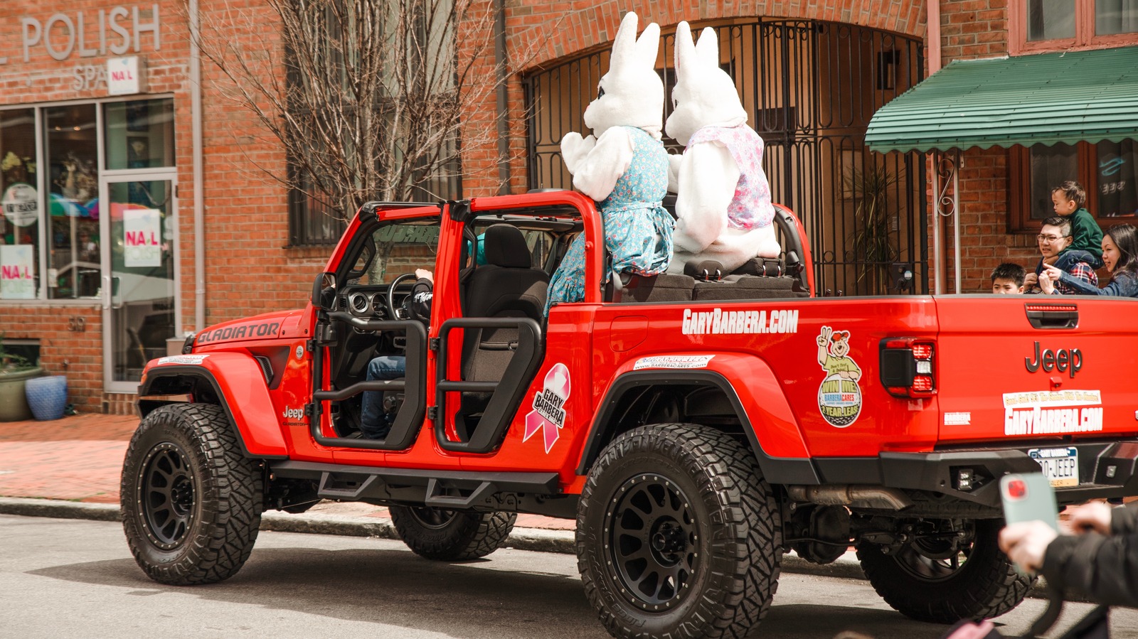¿En qué año empezó Jeep a añadir huevos de Pascua a sus vehículos?