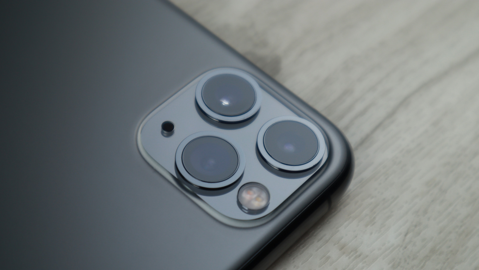 Cómo quitar el protector de la lente de la cámara en un iPhone (sin rayar el cristal)