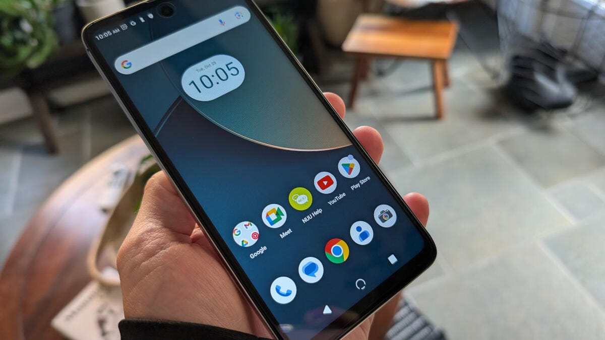 Este teléfono Android de $99 no reemplazará mi Pixel 9 Pro, pero es mejor que teléfonos que cuestan el doble