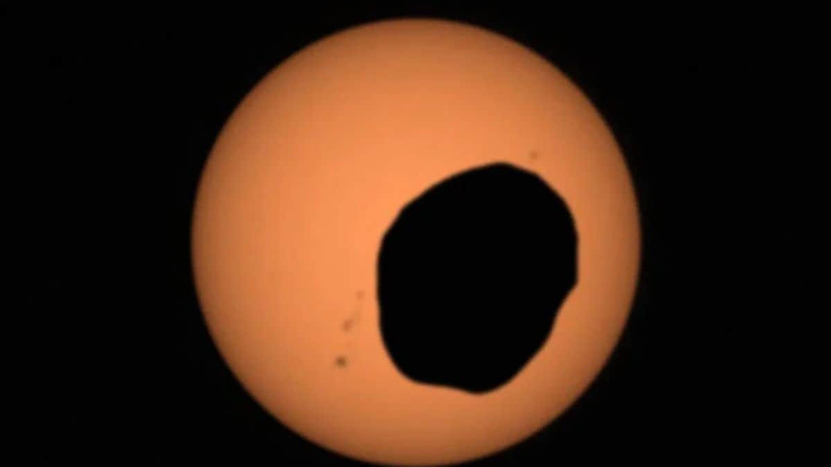 El rover Perseverance de la NASA observa un eclipse de ojos saltones en Marte