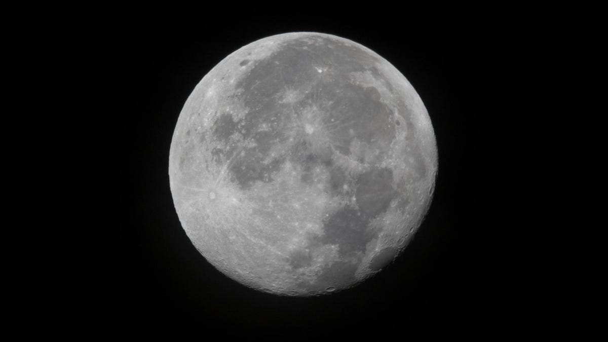 Consejos y trucos que te ayudarán a maravillarte con la Luna en todas sus fases