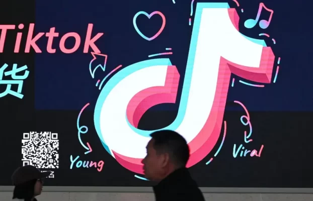 Por qué saltar compulsivamente de un vídeo a otro en TikTok o YouTube aumenta el aburrimiento