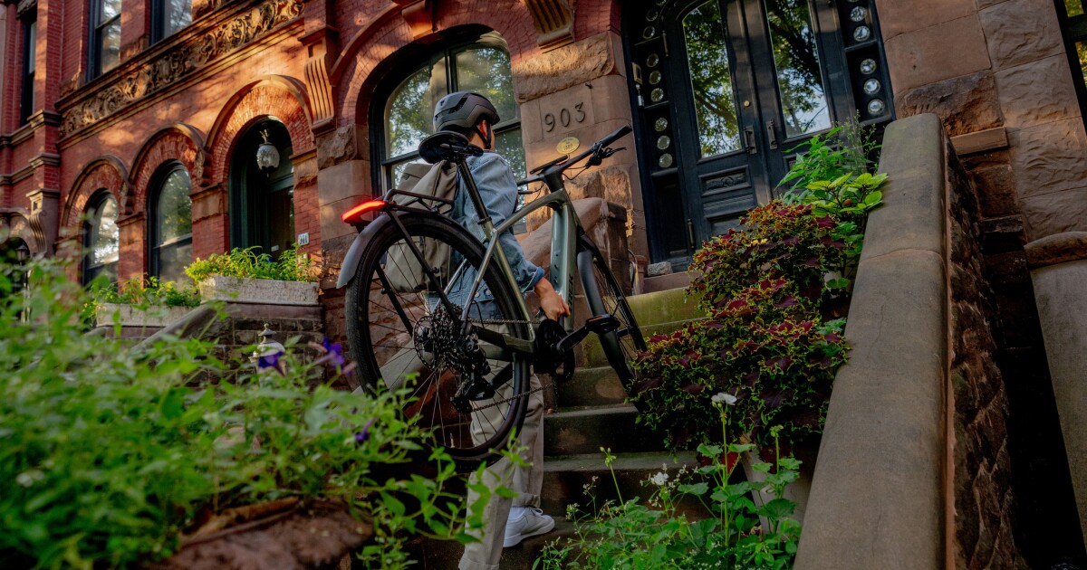 Trek adapta una bicicleta eléctrica urbana de peso ligero a los habitantes de apartamentos con pasión por los viajes
