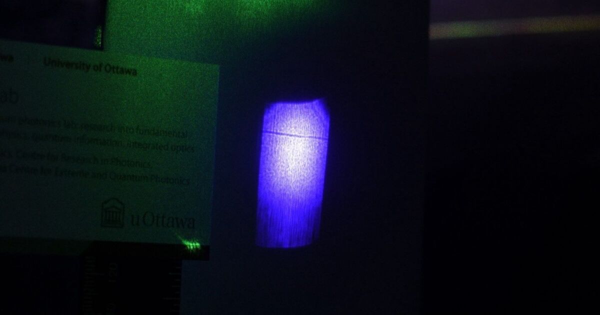 La propia luz proyecta una sombra en un extraño experimento con láser