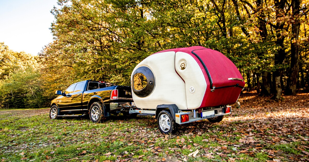 Una microcaravana en forma de lágrima impresa en 3D tiene capacidad para una familia de tres personas en un espacio reducido