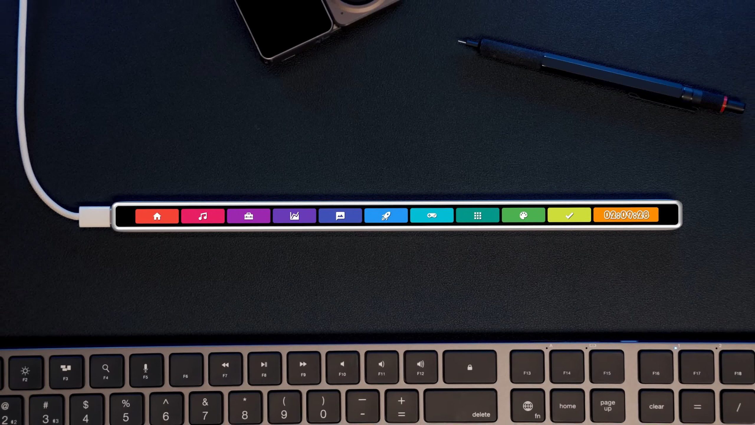 Una campaña de financiación colectiva reinventa la Touch Bar de Apple como un accesorio USB de 119 dólares