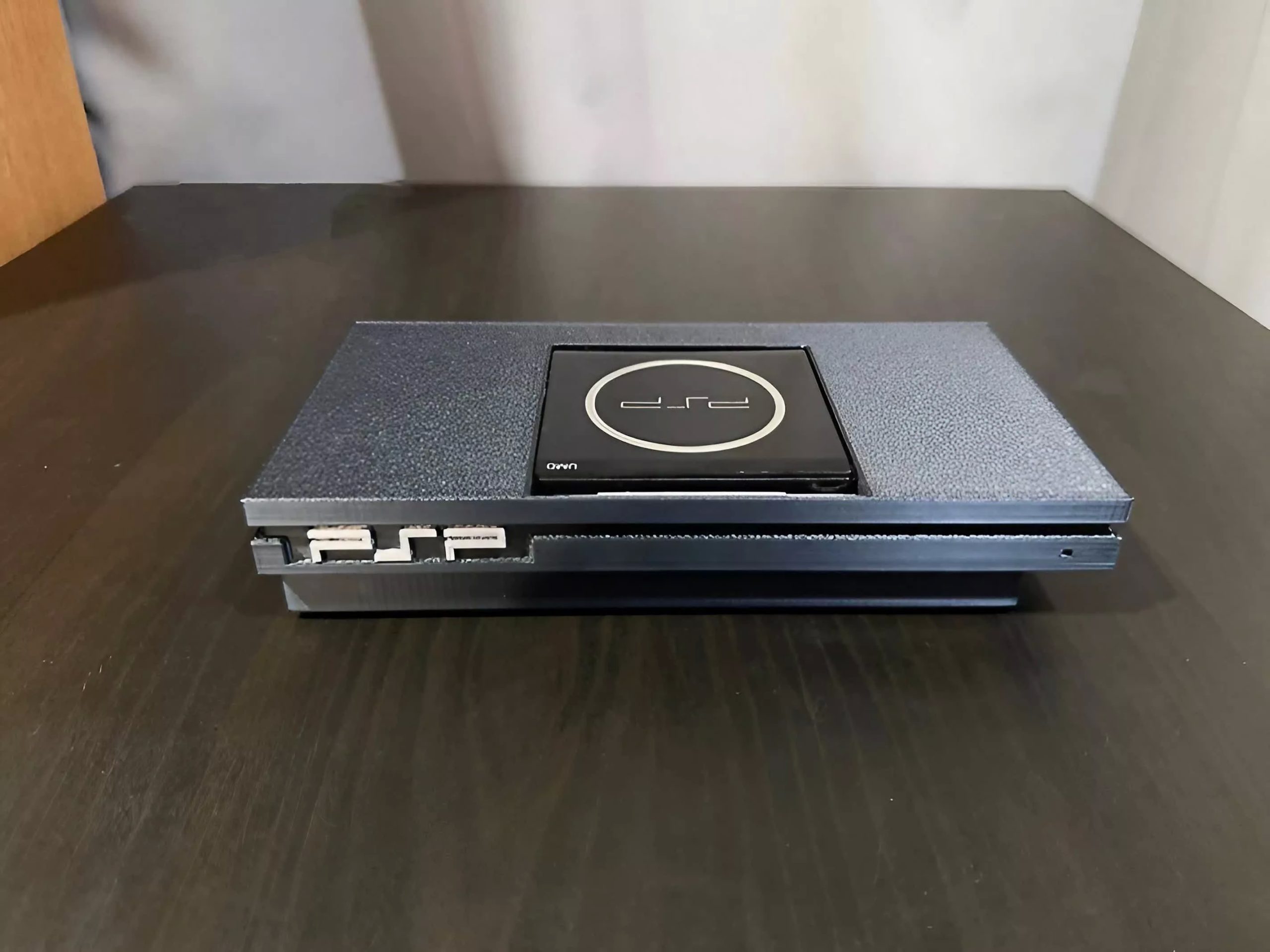 Este lindo mod convierte la Sony PSP en una PlayStation 2