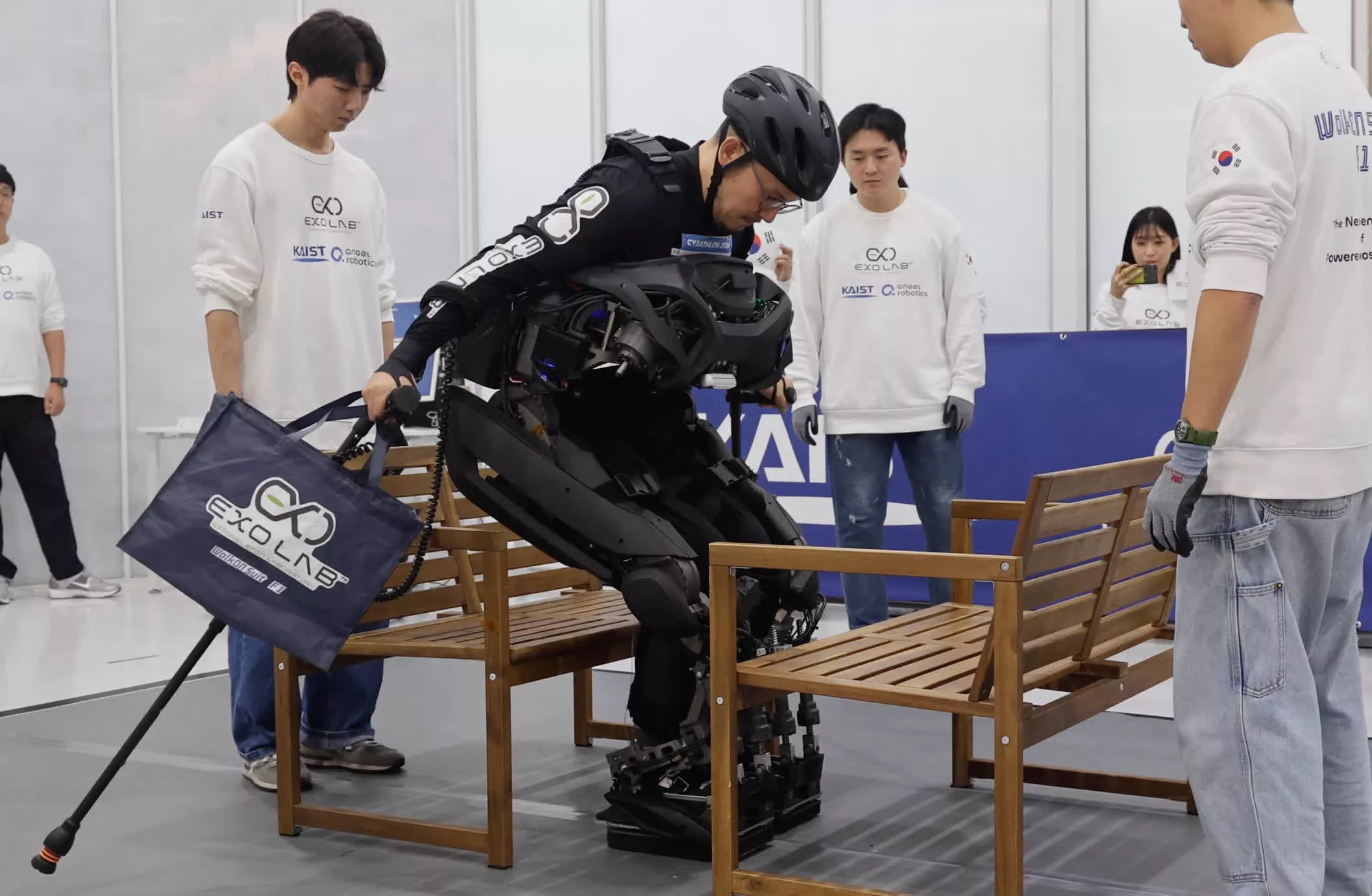 Exoesqueleto inspirado en Iron Man ayuda a parapléjicos a caminar nuevamente
