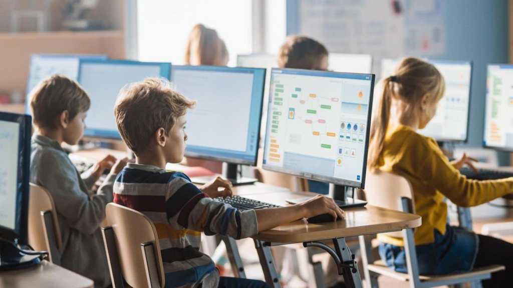 Regala futuro y apoya a la Escuela Hacker