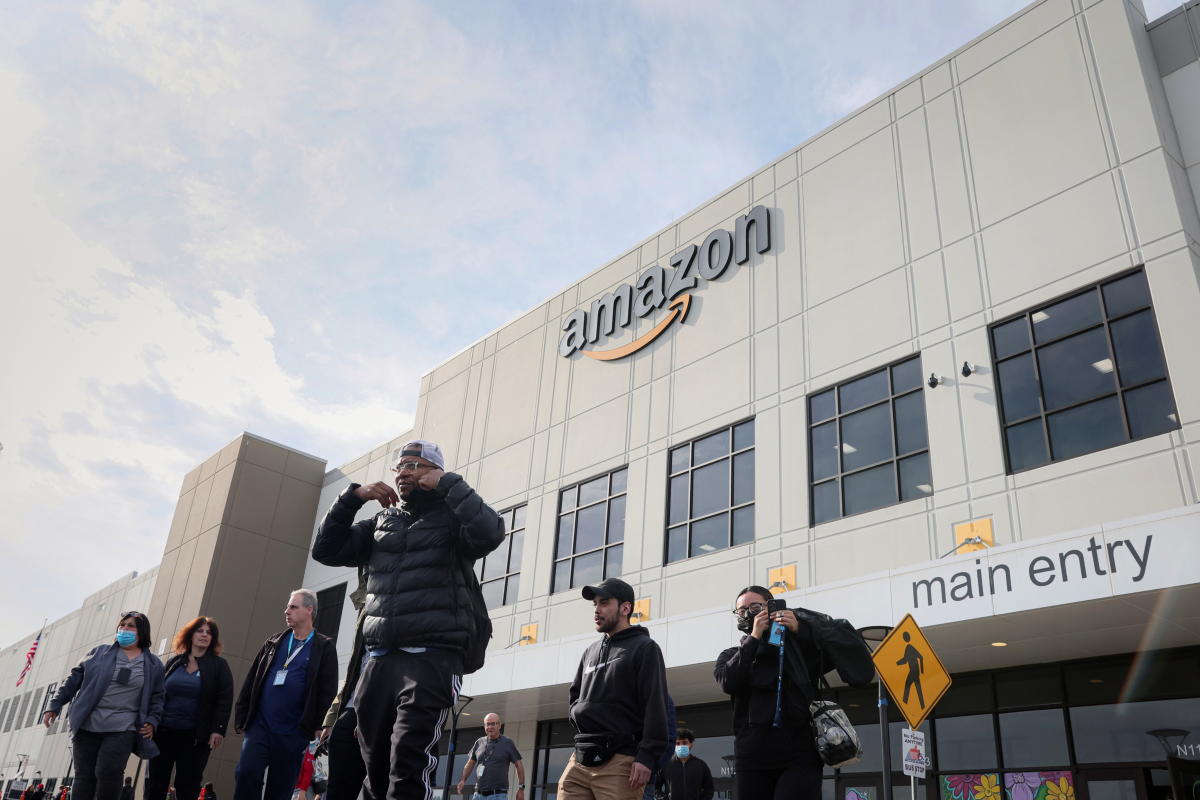 Los trabajadores de Amazon en dos almacenes de Nueva York se declararán en huelga