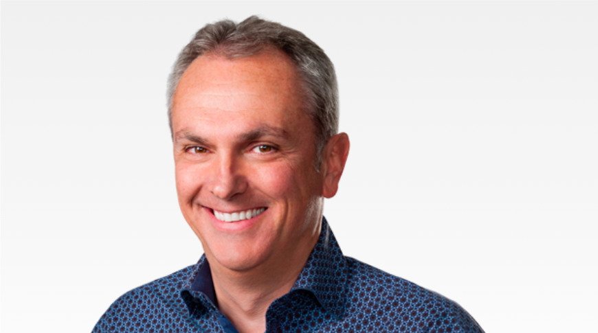 La empresa automovilística Stellantis dice que no contratará a Luca Maestri de Apple