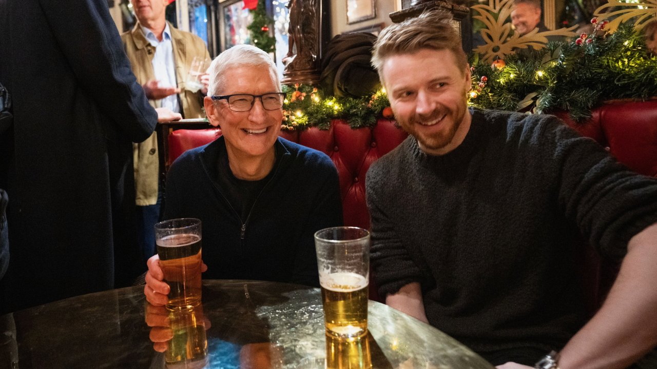 Tim Cook dice que Apple Watch salvó la vida de su padre