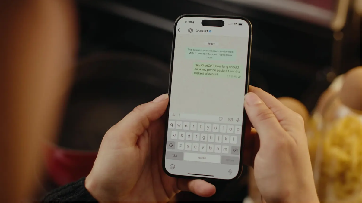 Ahora puedes enviar mensajes a ChatGPT en WhatsApp o llamarlo a tu teléfono fijo (si aún tienes uno)