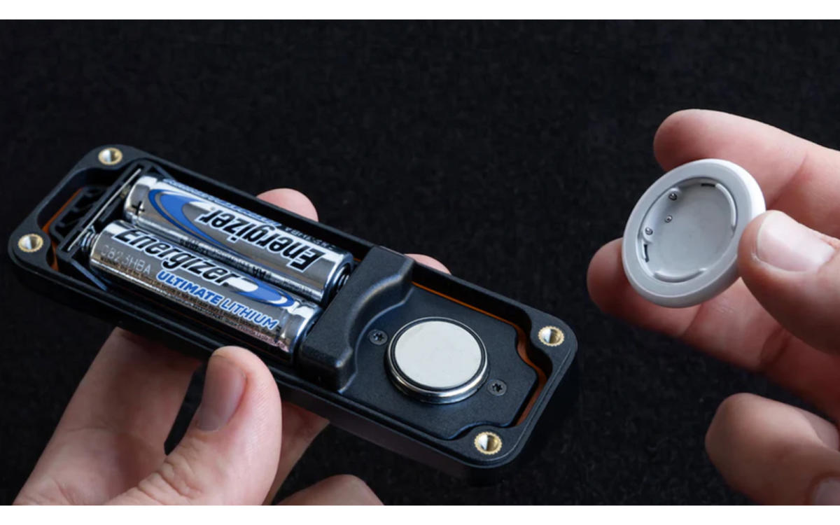 TimeCapsule de Elevation Lab es una funda de batería impermeable de 10 años para su AirTag