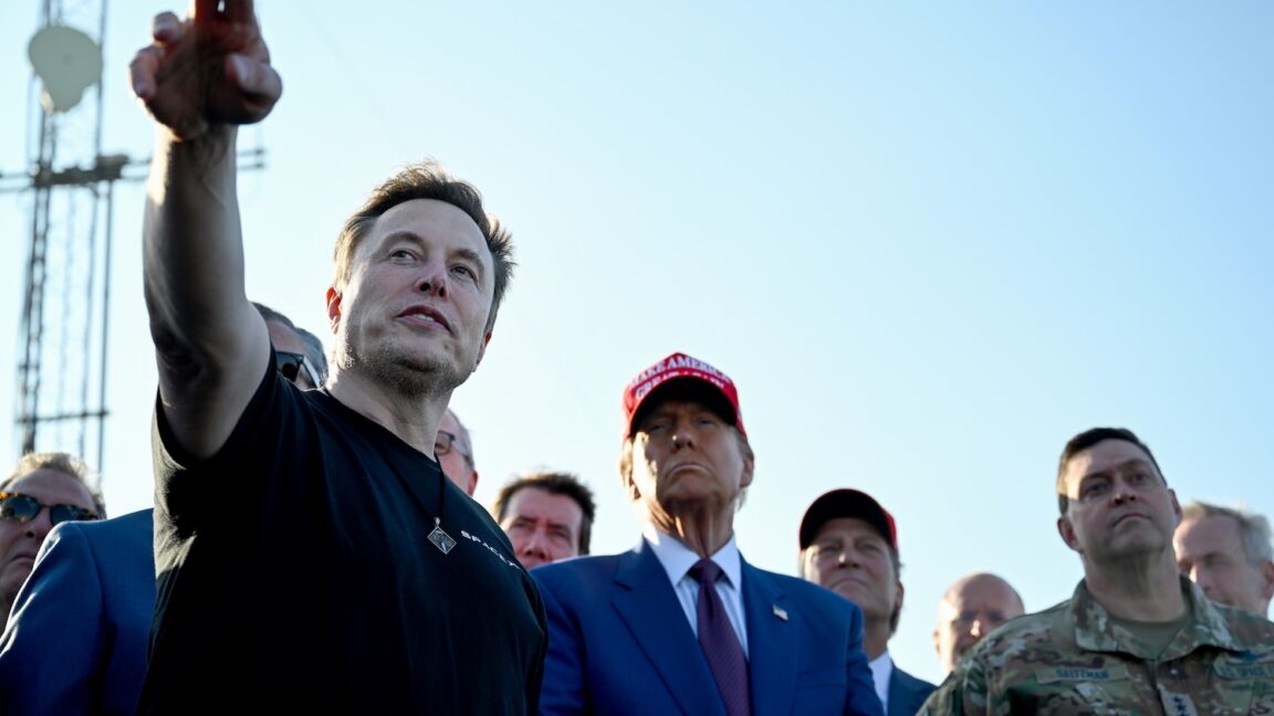 Informe: Elon Musk no informó los movimientos requeridos por la autorización de seguridad