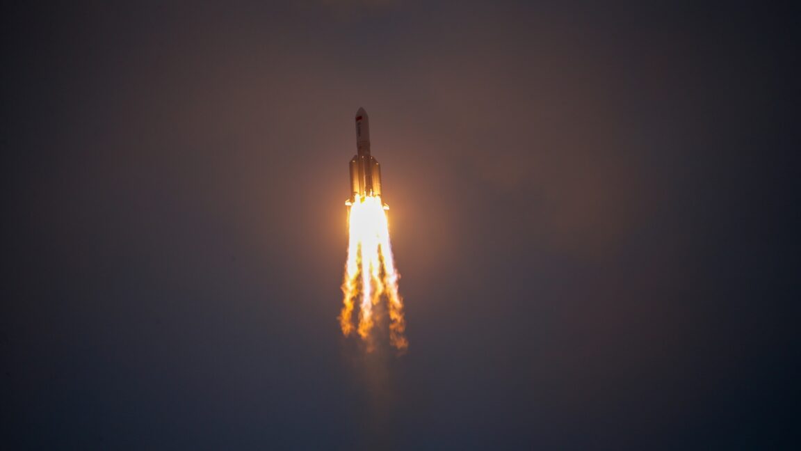 China orbita los primeros satélites de Internet Guowang, y miles más están por llegar