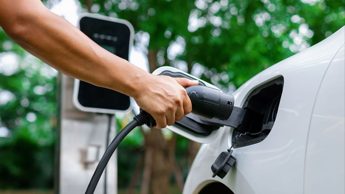 La pesadilla de la carga de vehículos eléctricos pronto podría terminar: el protocolo universal Plug-and-Charge se implementará en EE. UU. en 2025