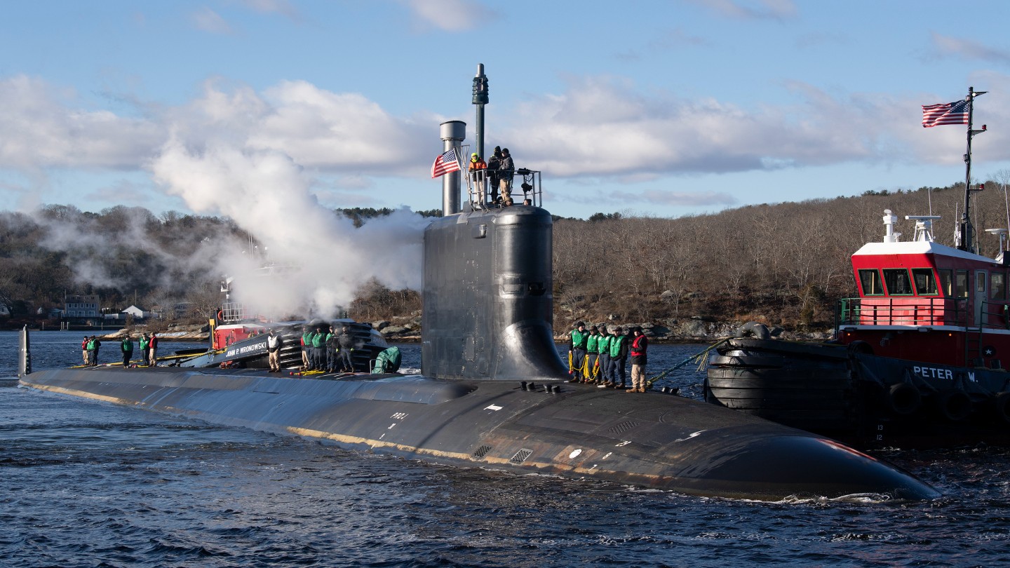 La Marina de los EE. UU. recibe el submarino de ataque clase Virginia SSN 797