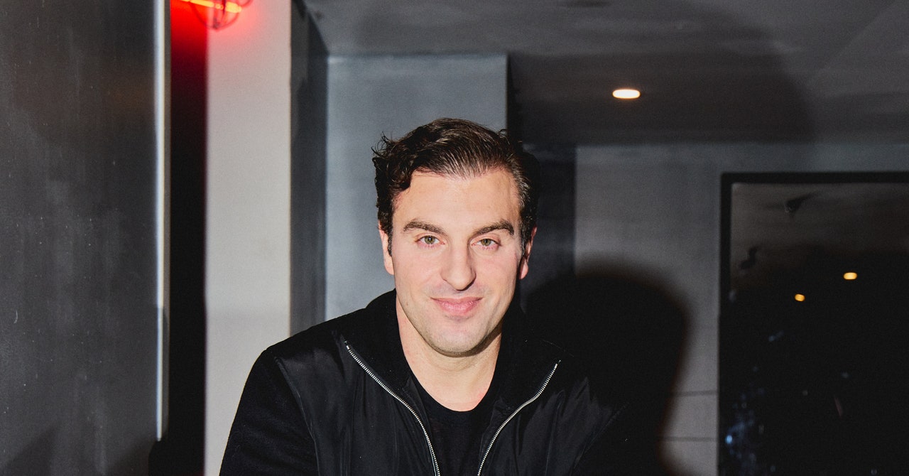 Brian Chesky dice que se avecinan grandes cosas para Airbnb en 2025