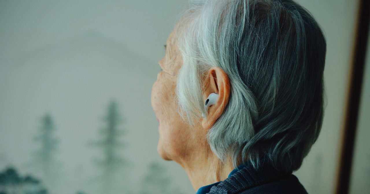 ¿Pueden los AirPods Pro 2 realmente reemplazar a los audífonos? Le preguntamos a una abuela