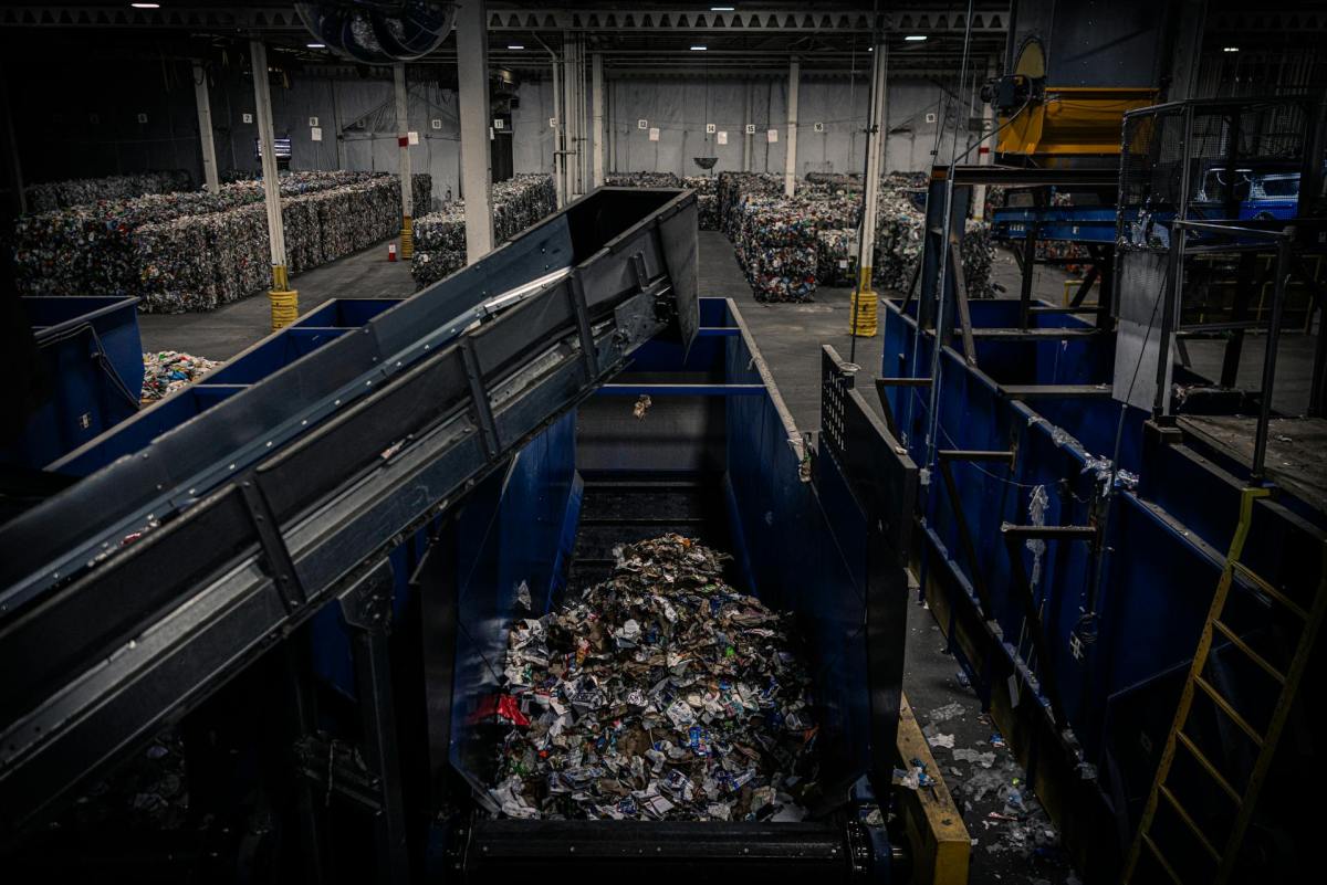 Amp Robotics recauda 91 millones de dólares para construir más instalaciones de clasificación de residuos llenas de robots