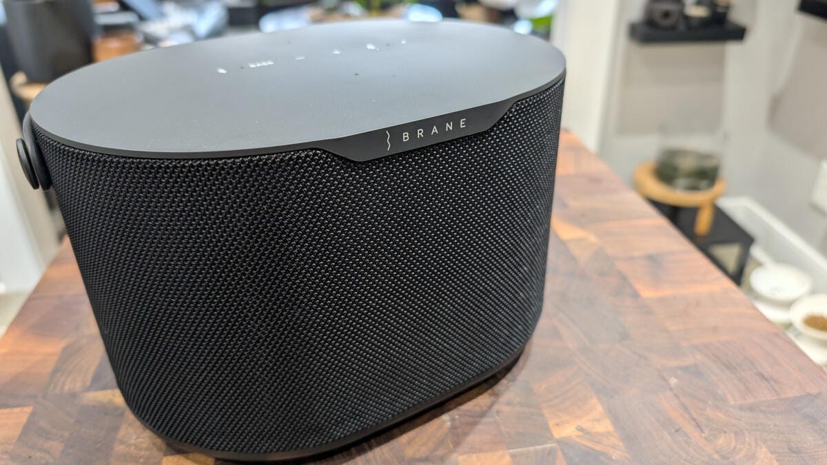 Probé docenas de parlantes Bluetooth y los graves de este casi me derriban