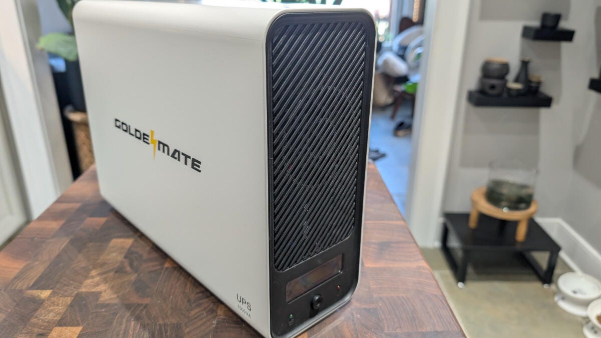 Instalé un respaldo de batería UPS para mi PC de trabajo, aquí está por qué no me estoy volviendo hacia atrás