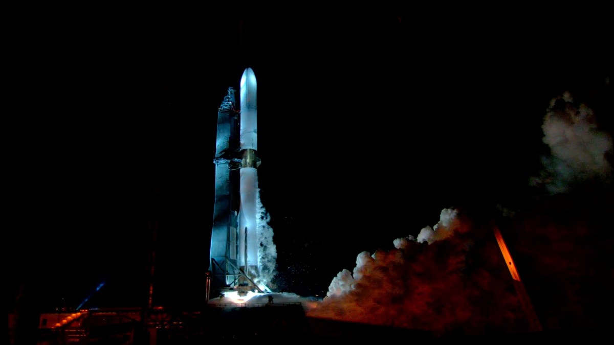 Blue Origin busca asumir el dominio de SpaceX con el lanzamiento de New Glenn a días de distancia