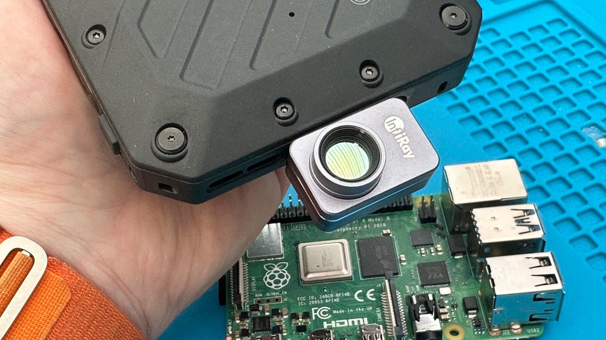 Este pequeño accesorio le da a tu teléfono superpoderes de visión térmica y tiene un descuento de $70 para el Cyber ​​Monday