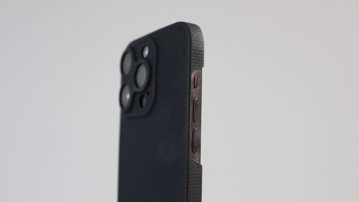 Probé una funda ultrafina para iPhone y así fue mi desalentadora experiencia