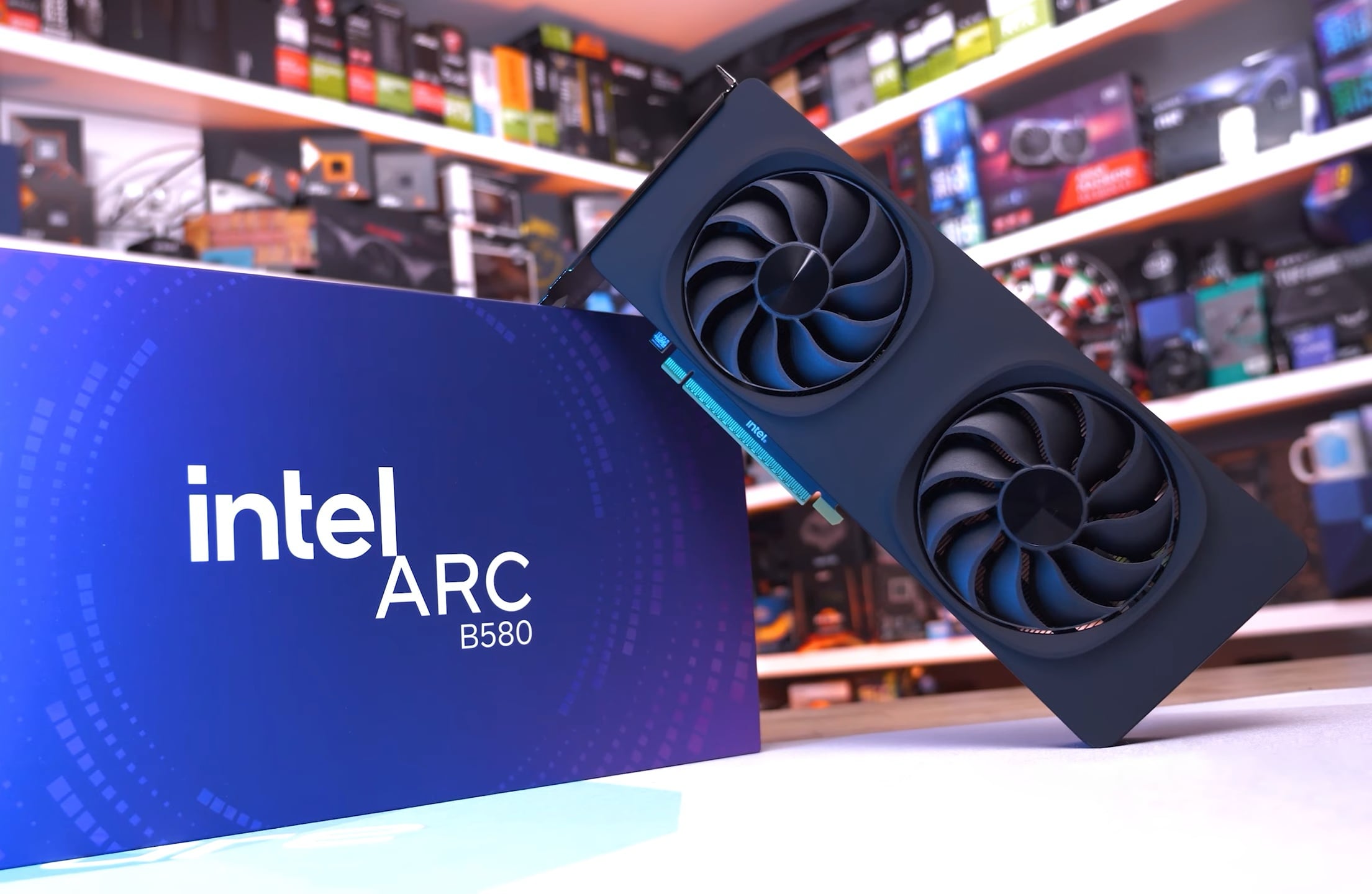 La tarjeta gráfica Arc B580 de Intel tiene tanto éxito que es difícil encontrarla en stock, pero AMD sigue dominando las ventas de CPU