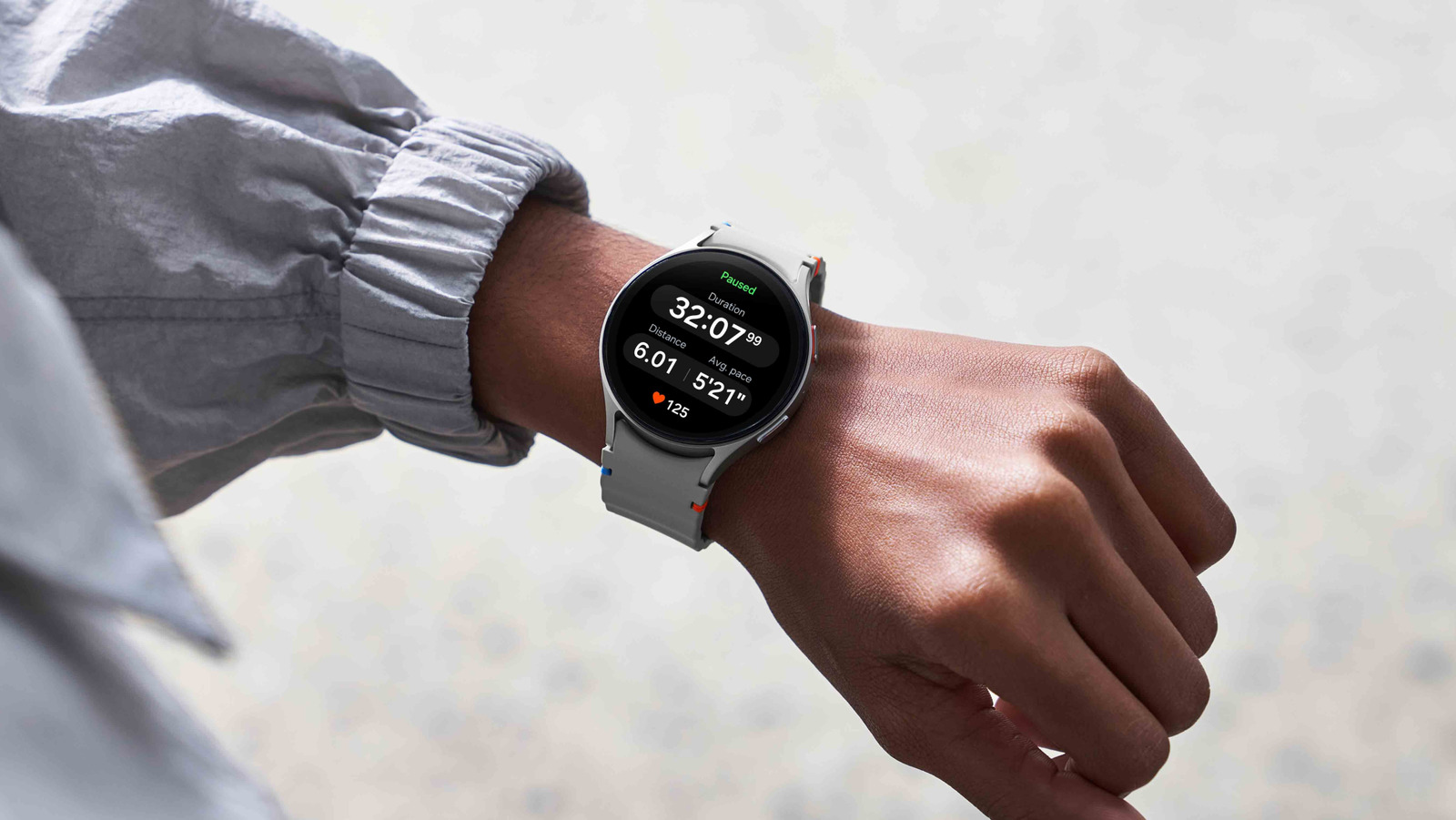 ¿Se puede mojar tu reloj Samsung Galaxy? Explicación de la resistencia al agua del wearable