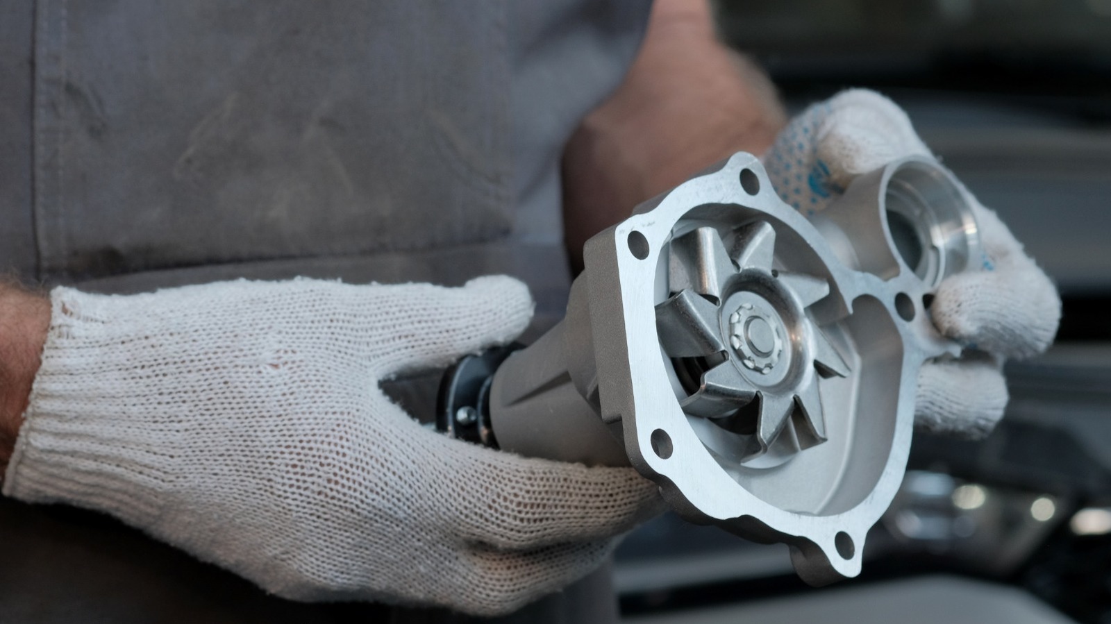 5 señales de que es hora de reemplazar la bomba de agua de su motor