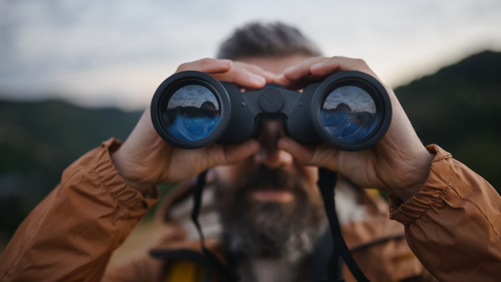 ¿Qué significan los números en los binoculares? Esto es lo que necesitas saber