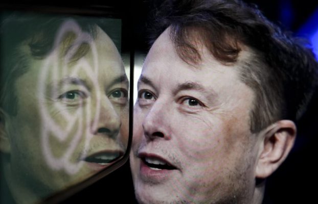 Elon Musk quiere que los tribunales obliguen a OpenAI a subastar una gran participación de propiedad