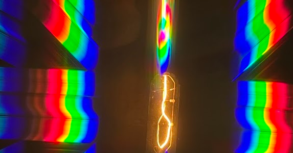 ¿Cómo muestra un proyector de películas el color negro?
