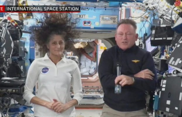 Astronauta varado de la NASA en la ISS realiza una caminata espacial y otra planeada