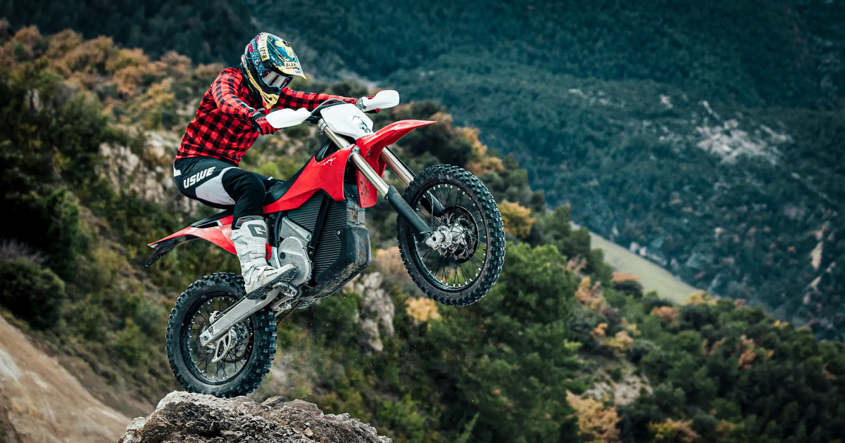 La moto de cross eléctrica más rápida del mundo se vuelve legal en la calle