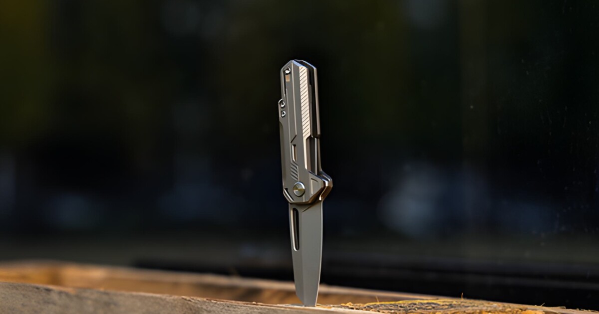 El cuchillo NanoMax esconde acero curvo súper afilado en una elegante caja de titanio