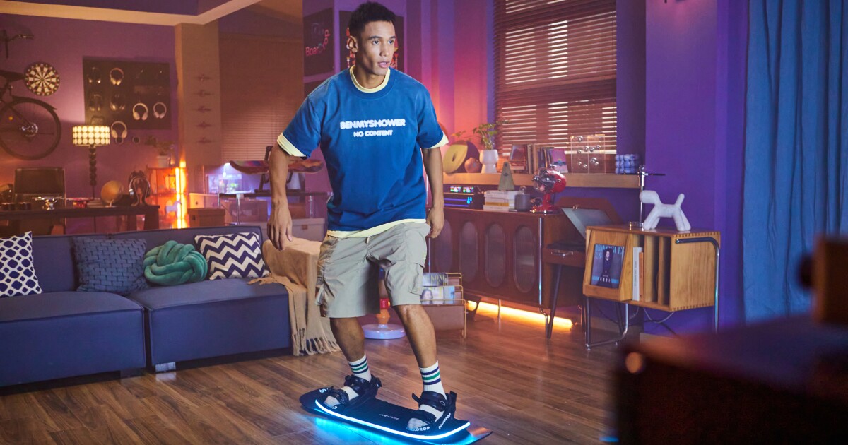 Una tabla de usos múltiples permite a los jugadores practicar snowboard, patinar y mantener el equilibrio