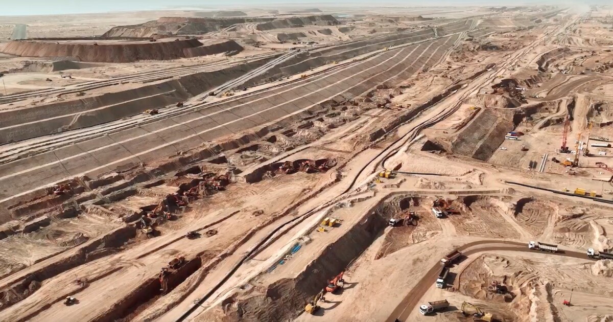 Arabia Saudita invierte en robots para ayudar a construir su megaciudad en el desierto de Neom