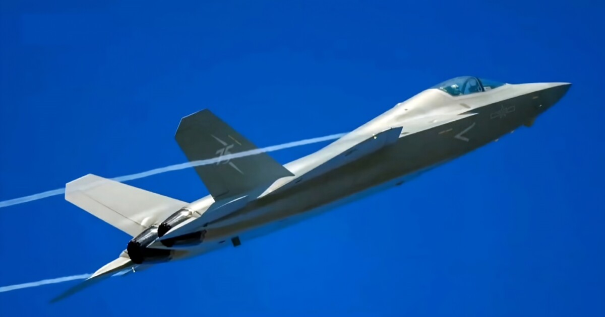 Dos posibles aviones de combate furtivos de sexta generación avistados sobre China