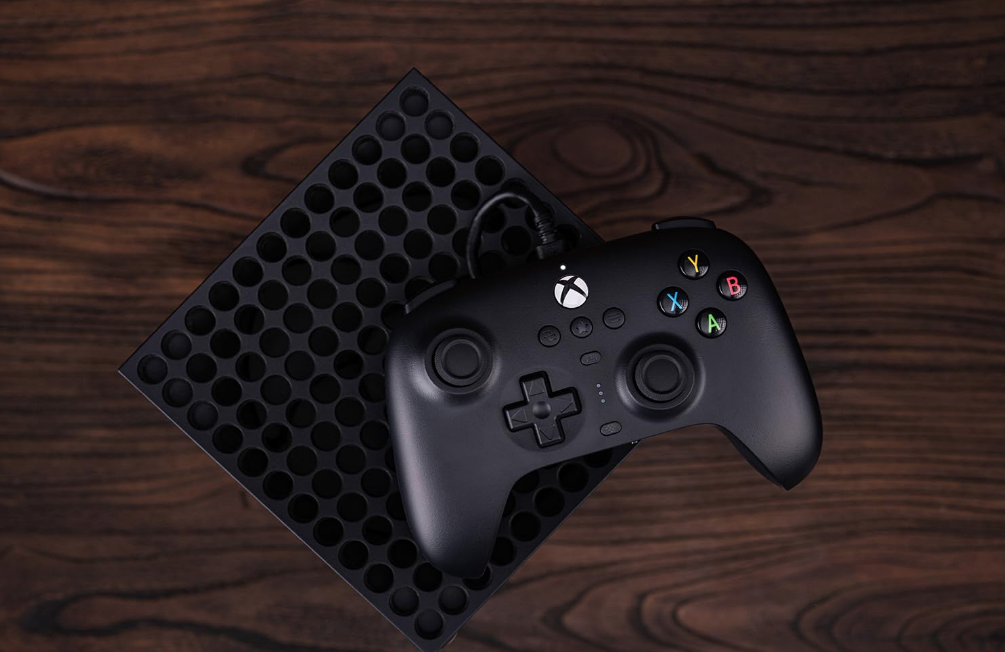 El último controlador con cable de 8Bitdo para Xbox cae a un mínimo histórico de $ 29