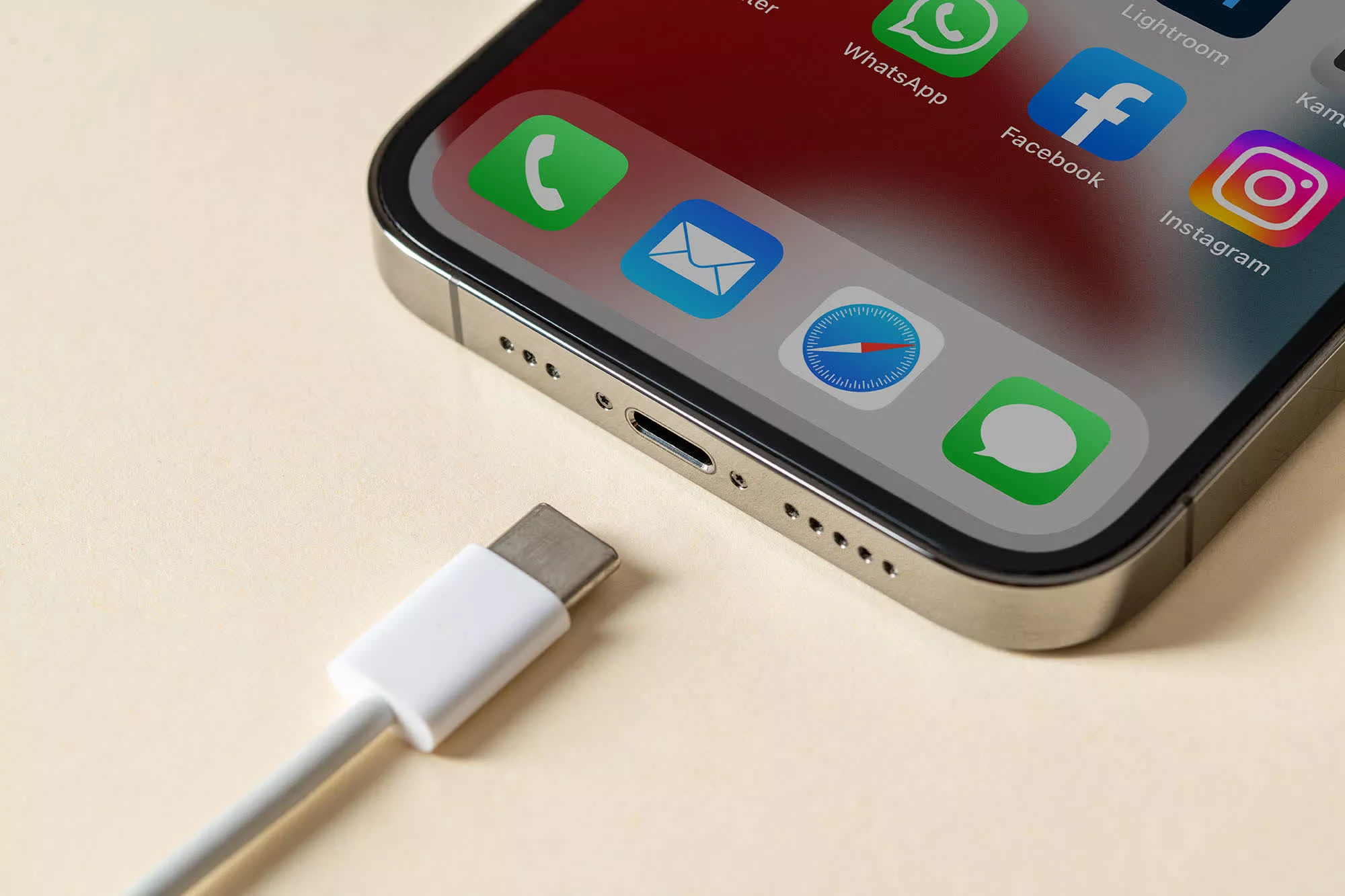 El USB-C del iPhone se puede piratear, pero los usuarios no deben preocuparse todavía